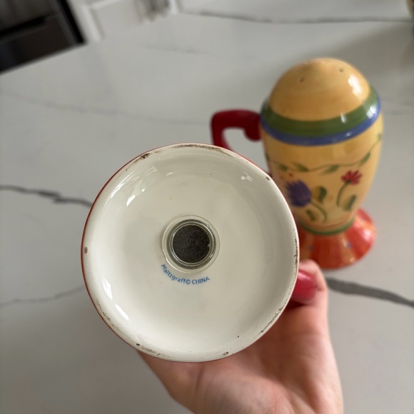 Pfaltzgraff Napoli Tall Salt and Pepper Shakers - Picture 4 of 5